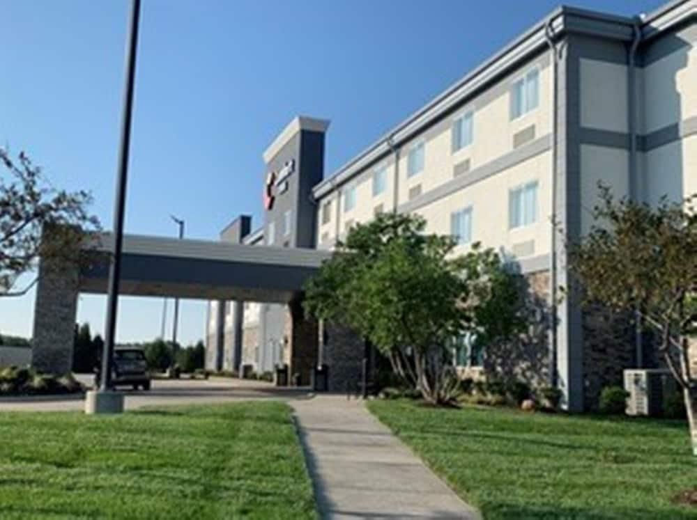 Comfort Kansas Hotel