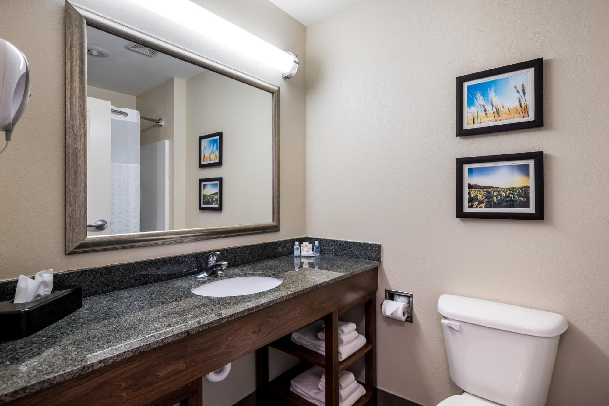 Comfort Kansas Hotel